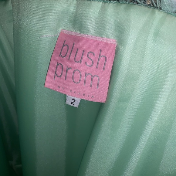 ✨PROM DRESS✨ - Picture 5 of 5